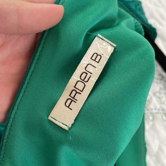 Arden B green peplum flattering top! - Picture 4 of 4